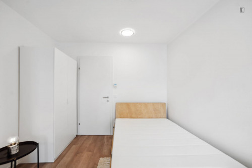 Neat single bedroom with balcony in Lend