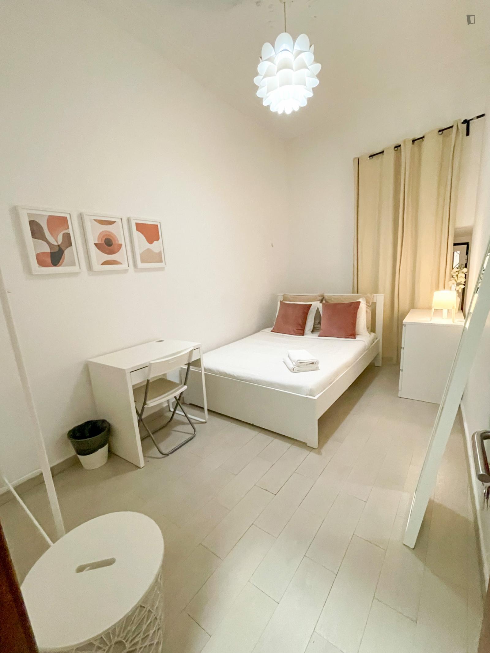  Spacious Double Room In Santa Apolónia  -  Spacious double room in Santa Apolónia  - Gallery -  1