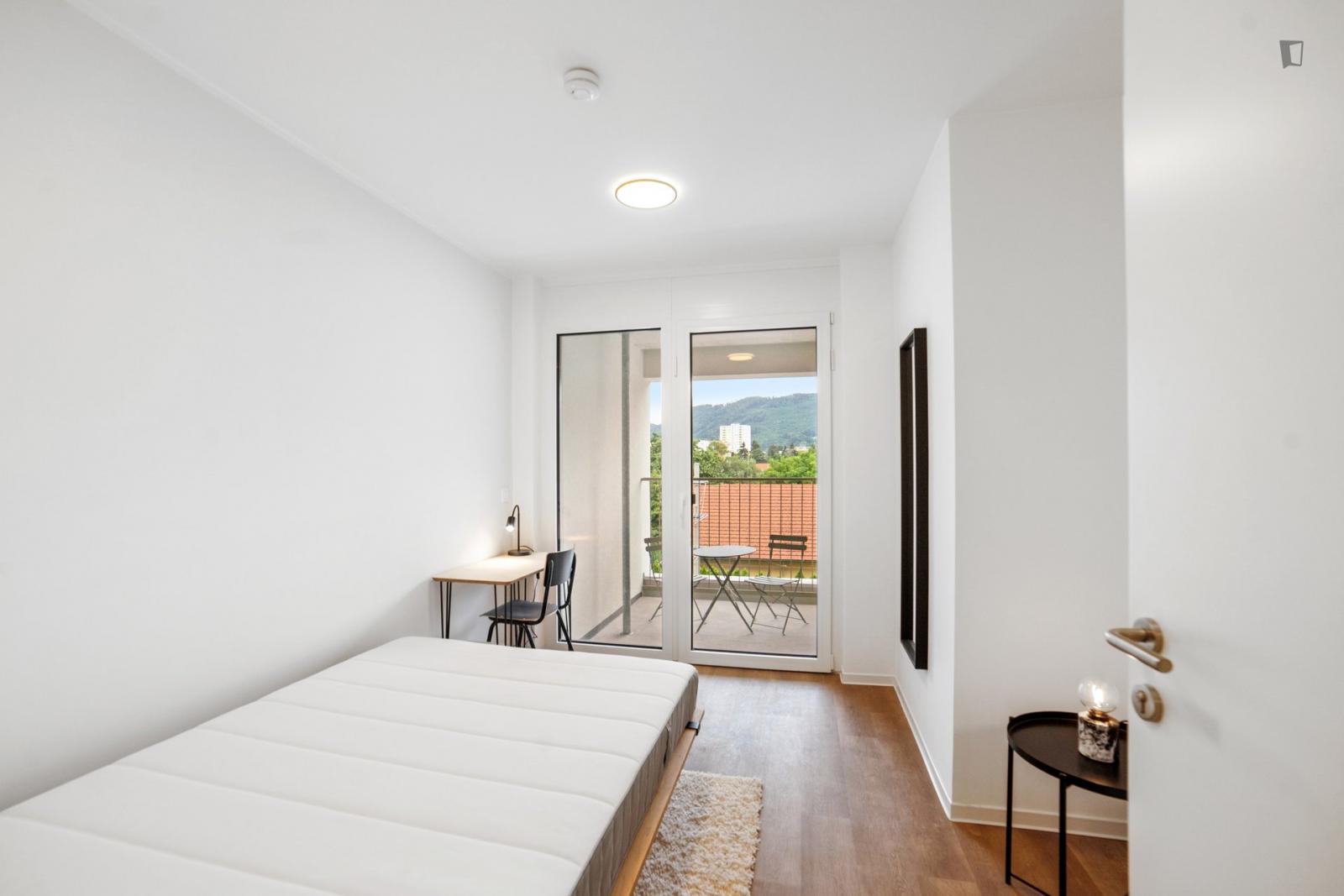 Friendly Single Bedroom In Lend Area - 1