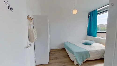 Inviting double bedroom near the Bois Colombes train station