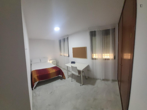 Double bedroom in 5-bedroom apartment for tenants until 27 years old