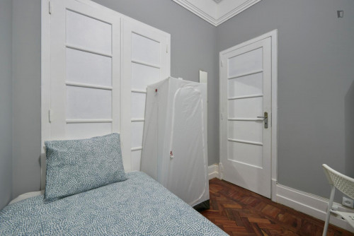 Smart single bedroom close to Nova FCSH  - Gallery -  5