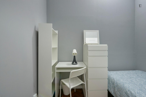 Smart single bedroom close to Nova FCSH