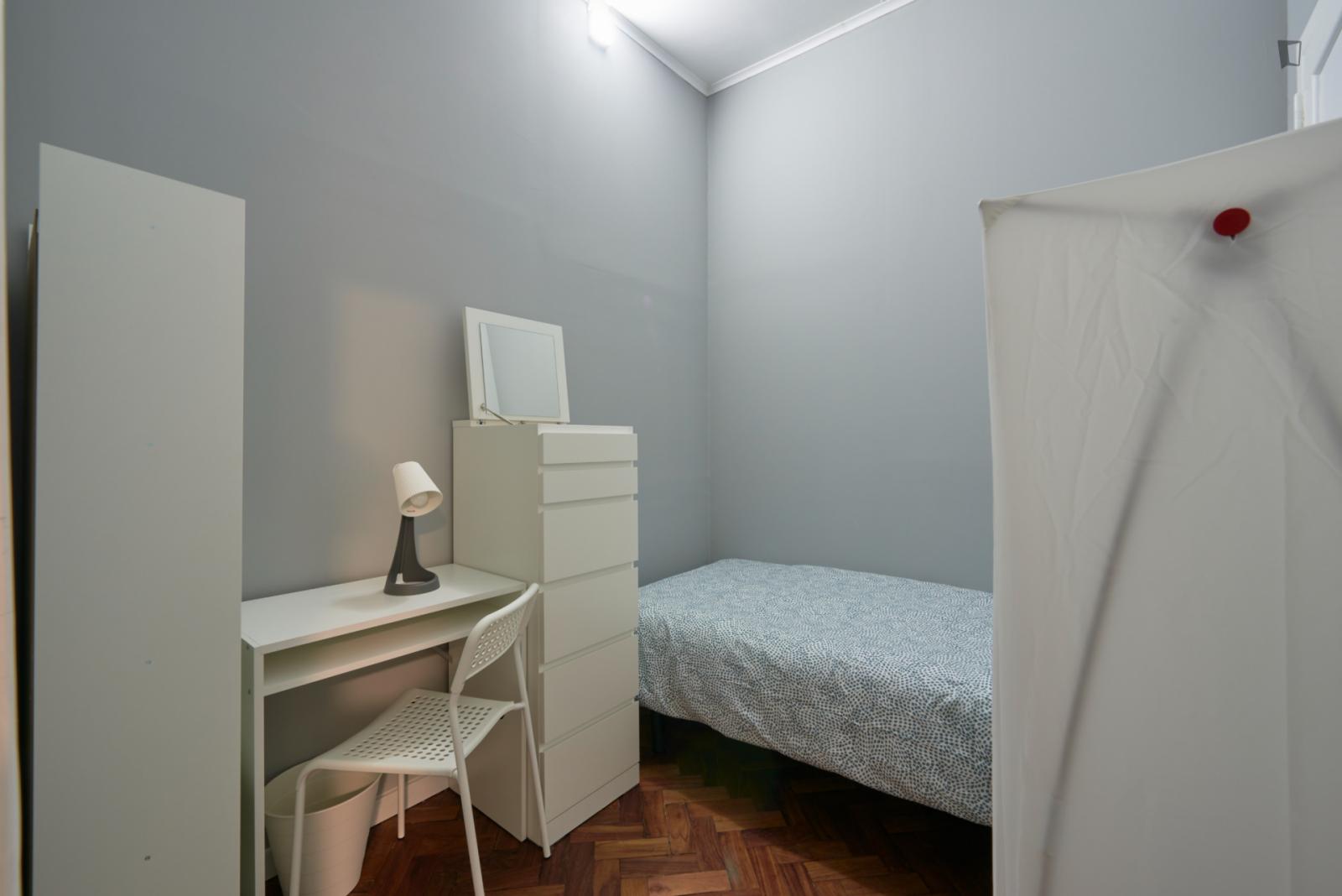  Smart Single Bedroom Close To Nova FCSH  -  Smart single bedroom close to Nova FCSH  - Gallery -  1