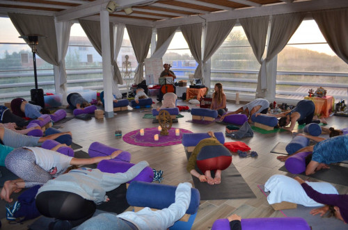 Vibrant Stunning House w/ Yoga Sessions + Terrace + Ocean Views