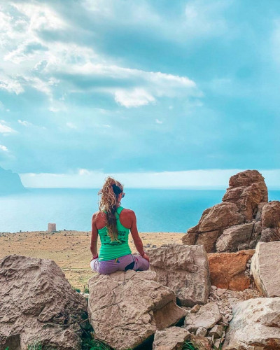 Vibrant Stunning House w/ Yoga Sessions + Terrace + Ocean Views