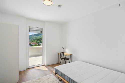 Lovely single bedroom with shared balcony in Lend