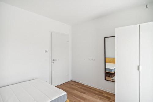 Bright single bedroom in well-linked Algersdorf