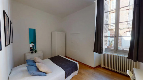 Smart double bedroom not far from the Galeries Lafayette