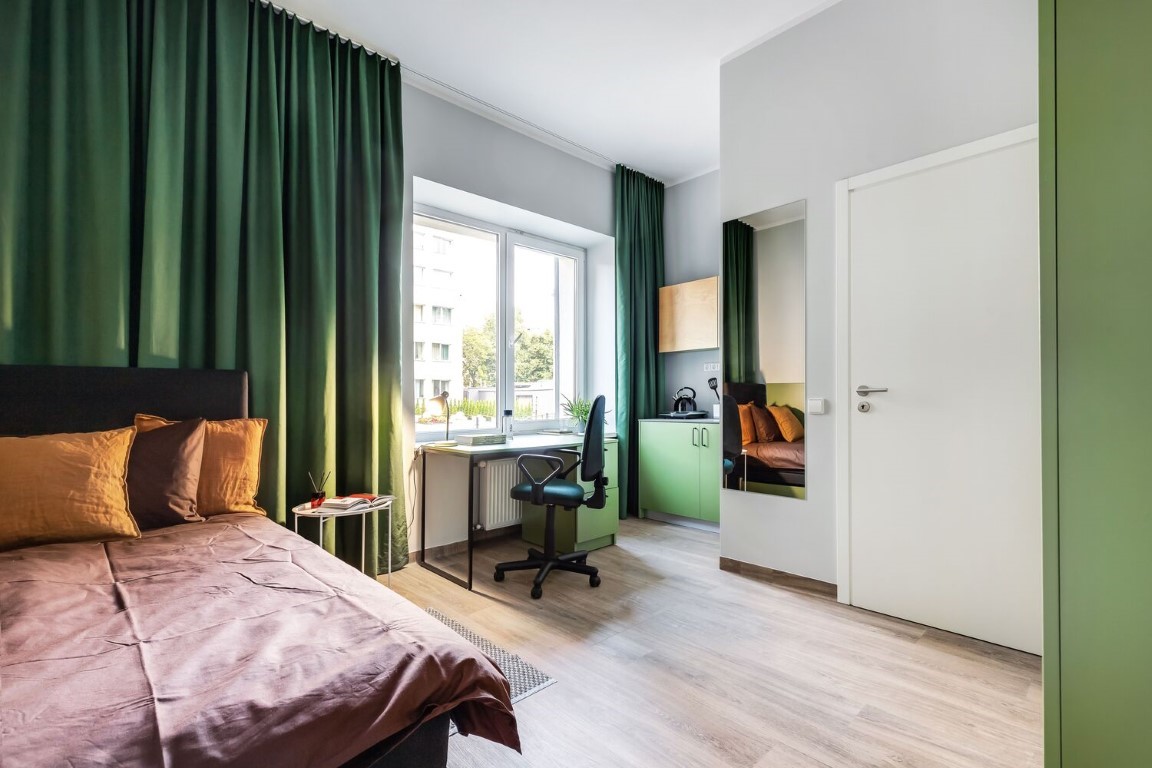  S (small Room)  -  Solo Society  - Gallery -  4