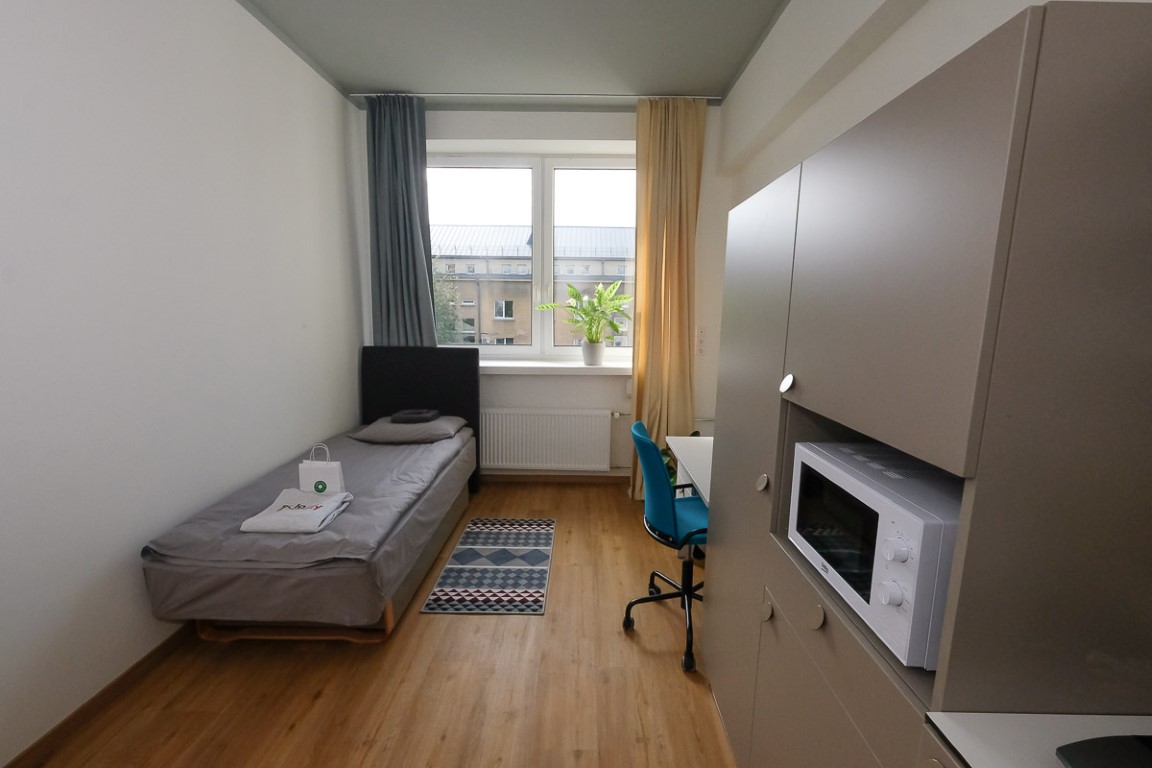 L (large Room)  -  Solo Society  - Gallery -  9