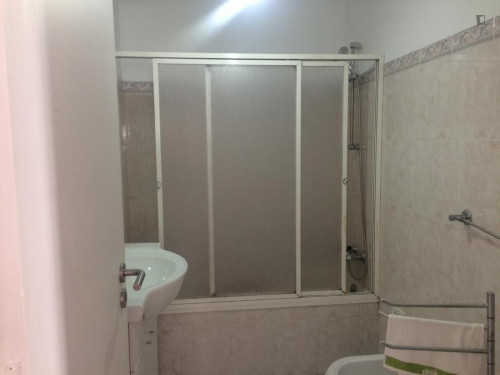 Comfy double bedroom in Odivelas