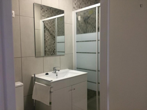 Comfy double bedroom in Odivelas