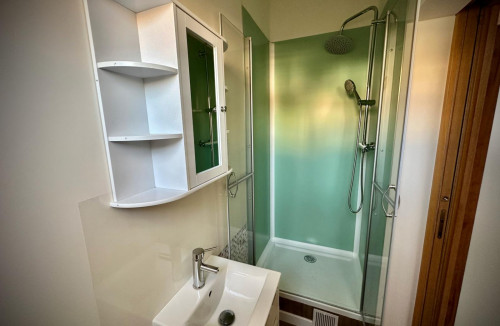 Lovely single bedroom with a private bathroom - Gallery - 12