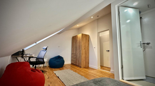 Lovely single bedroom with a private bathroom - Gallery - 15