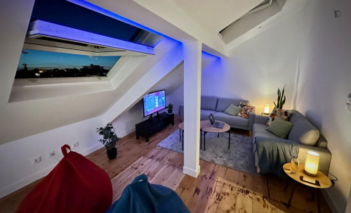 Lovely single bedroom with a private bathroom - Gallery - 7