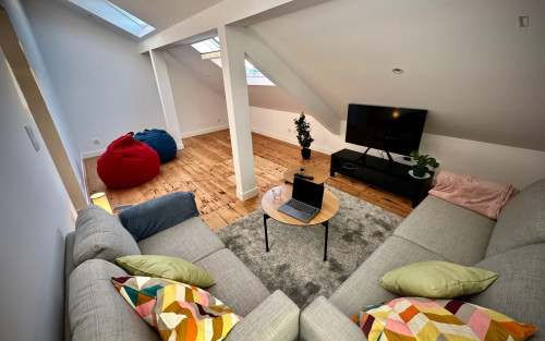 Lovely single bedroom with a private bathroom - Gallery - 6