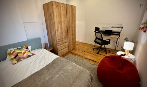 Lovely single bedroom with a private bathroom