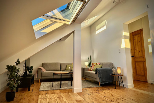 Lovely single bedroom with a private bathroom