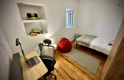 Lovely single bedroom with a private bathroom