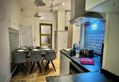 Lovely single bedroom with a private bathroom - Gallery - 9