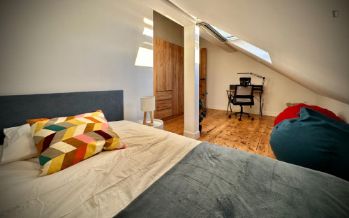 Large and comfy single ensuite bedroom next to IST