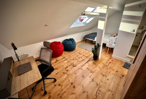 Large and comfy single ensuite bedroom next to IST