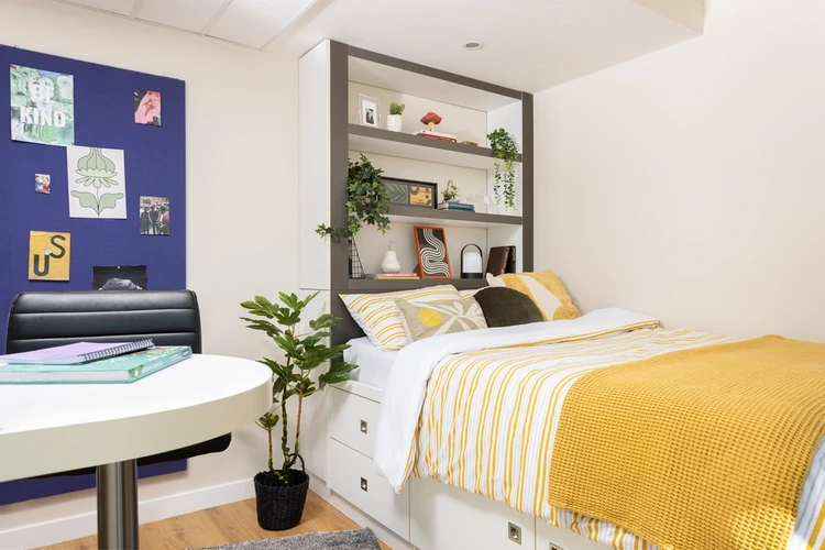  Highest Double Non En-Suite: Two Bedroom Flat  -  Bridgewater Heights  - Gallery -  1