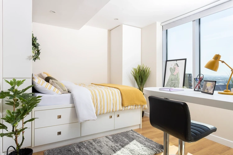  Highest Double Non En-Suite: Two Bedroom Flat  -  Bridgewater Heights  - Gallery -  2