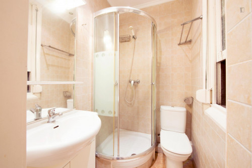 Really neat double bedroom in a 5-bedroom flat, near the Casco Viejo metro - Gallery - 3