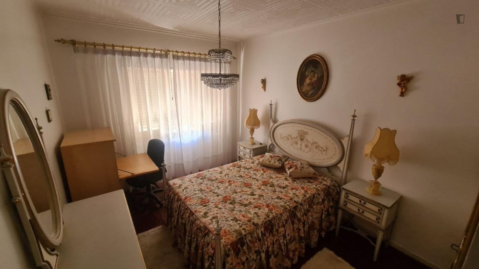 Vintage Single Bedroom Close To NOVA School Of Science And Technology (FCT NOVA) - Vintage Single Bedroom close to NOVA School of Science and Technology (FCT NOVA) - Gallery - 1