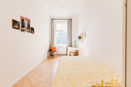 Cute single bedroom near Smíchov Lock