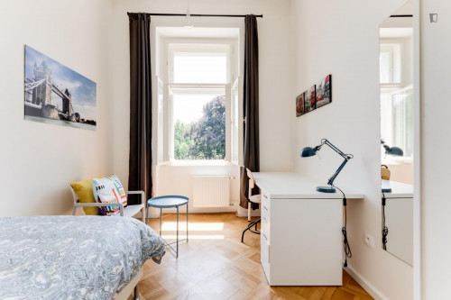 Homelike single bedroom close to the Museum Kampa