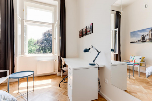 Homelike single bedroom close to the Museum Kampa