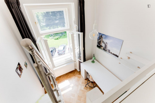 Charming double bedroom near the Legion Bridge