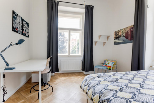 Decent single bedroom just steps away from Fontána Propadliště času