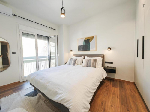 Ako25 - Bright and Beautiful by Acropolis with balcony