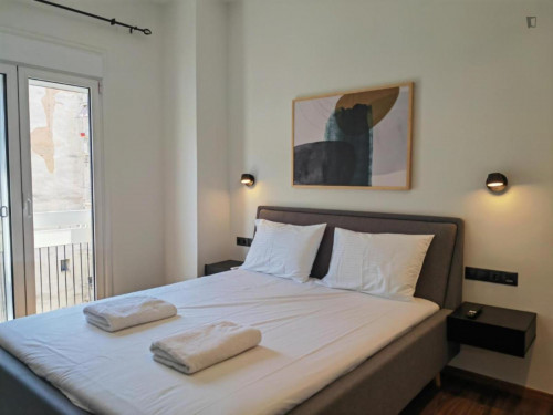 Ako25 - Bright and Beautiful by Acropolis with balcony