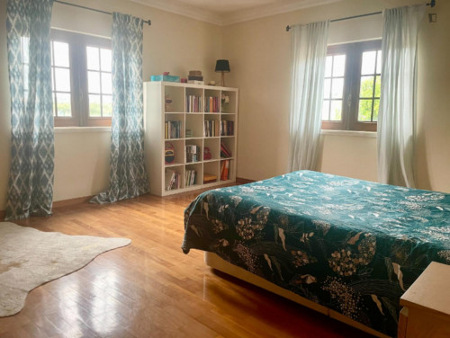 Spacious Double Bedroom close to Costa de Água