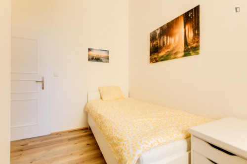 Tasteful single bedroom near the Prague Main Station