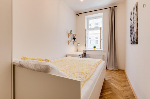 Alluring double bedroom near the Prague Main Station