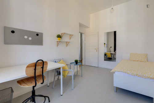 Sunny single bedroom close to Dětský Ostrov