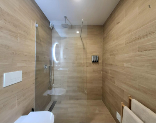 Modern 1 Bedroom Apartment close to  Praia da Baleia - Gallery - 9