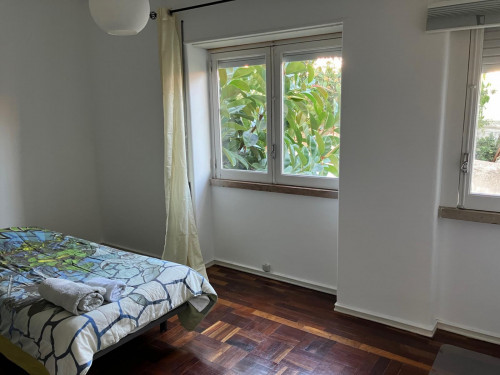 Luminous single room in Ajuda
