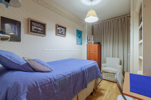 Snugg single bedroom near Universidad de Granada - Campus Fuentenueva, full board: breakfast, meal and dinner.