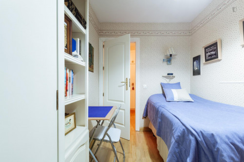 Snugg single bedroom near Universidad de Granada - Campus Fuentenueva, full board: breakfast, meal and dinner.