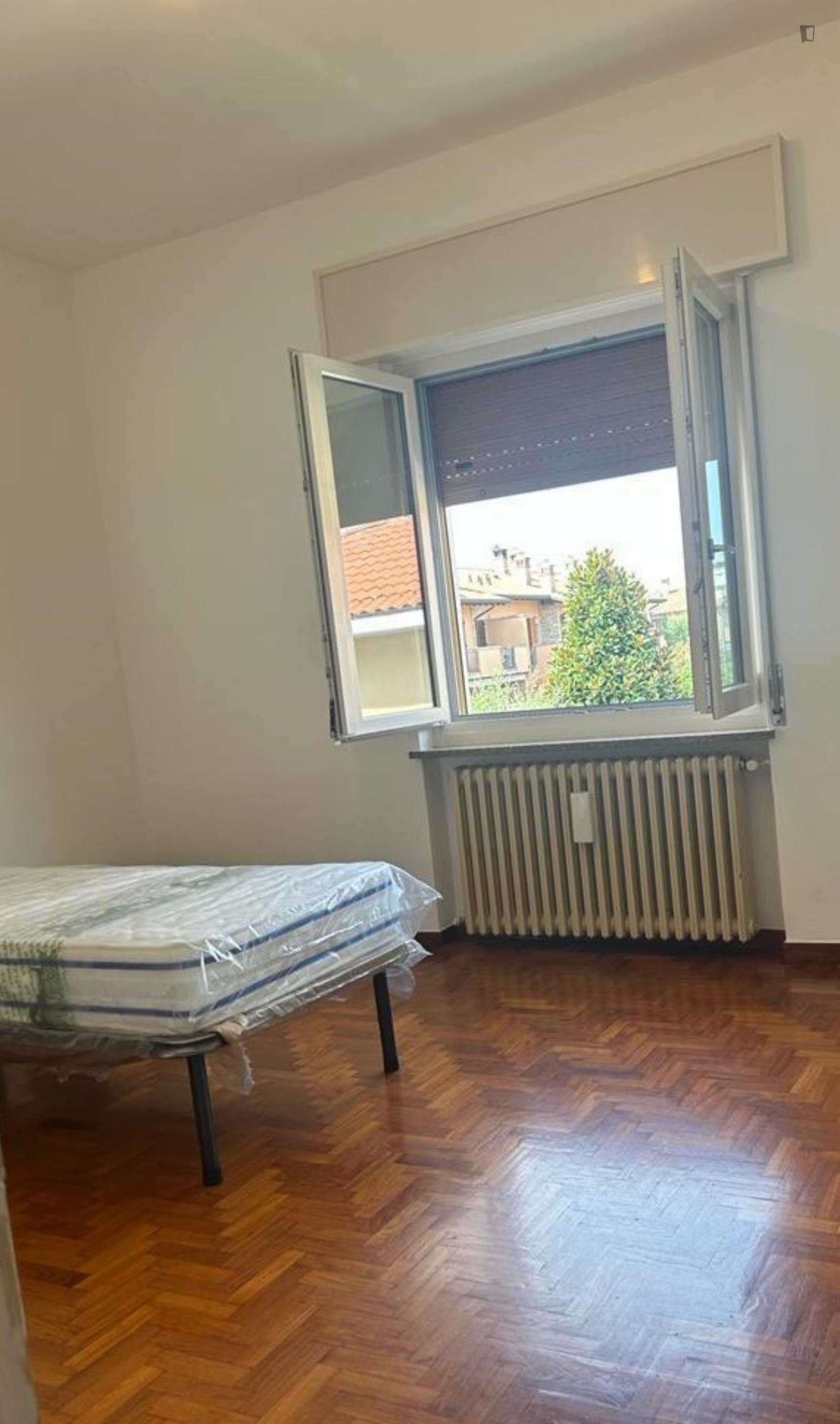 Comfy Single Bedroom Well Connected To The City Center - Comfy Single Bedroom well connected to the city center - Gallery - 1