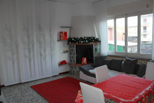 Cosy Bedroom with balcony well connected to the city center