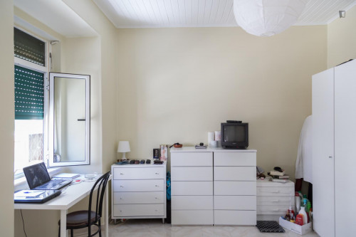 First-class double bedroom close to Arroios metro station