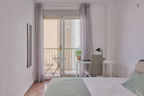 Appealing double bedroom with a balcony, in Benimaclet